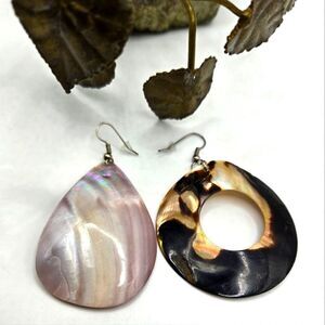 "5/$40" Pair of Mismatched Large Shell Dangle Earrings